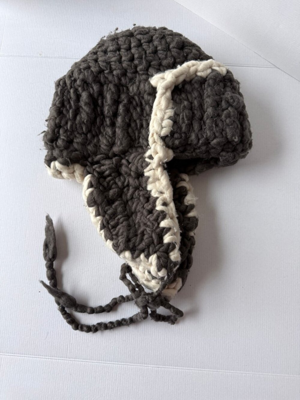 Mischa Lampert Chunky Crochet Trapper Hat Merino Wool Earflap Grey Cream